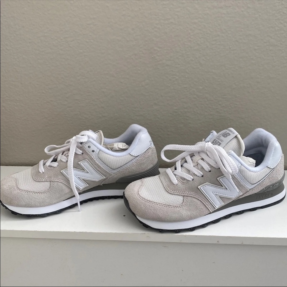 SOLD / New Balance - 574